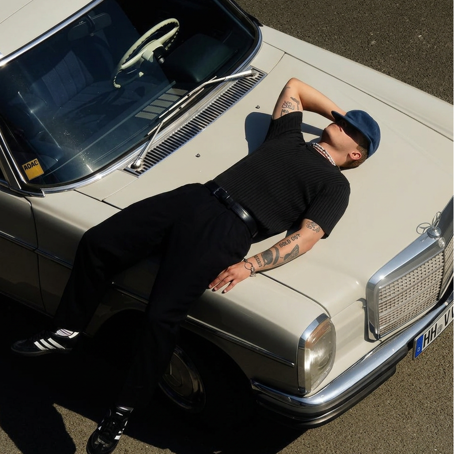 "Knitcode" The Elevated Tee - Noir